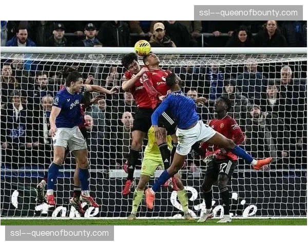 曼联客场1-0小胜埃弗顿，姆伯莫制胜球助红魔延续不败