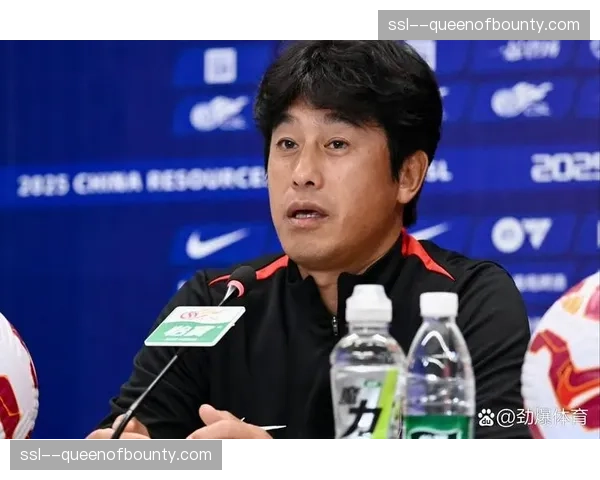 通讯：专访成都蓉城主教练，谈赛季目标与年轻球员培养计划