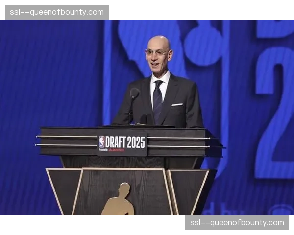 亚当·萧华宣布NBA将于2026-27赛季试验新防守规则 亚当·萧华宣布NBA将于2026-27赛季试验新防守规则